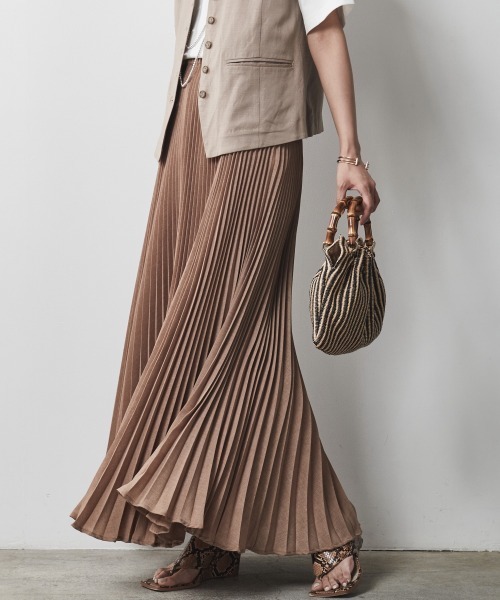 CHIC STYLE(シックスタイル)の「 プリーツマキシスカート <大きいサイズ有>シックスタイル(スカート・レディース・ブラック/ベージュ・L/3L/4L/5L/M/LL)」の11枚目の写真