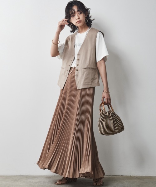 CHIC STYLE(シックスタイル)の「 プリーツマキシスカート <大きいサイズ有>シックスタイル(スカート・レディース・ブラック/ベージュ・L/3L/4L/5L/M/LL)」の5枚目の写真