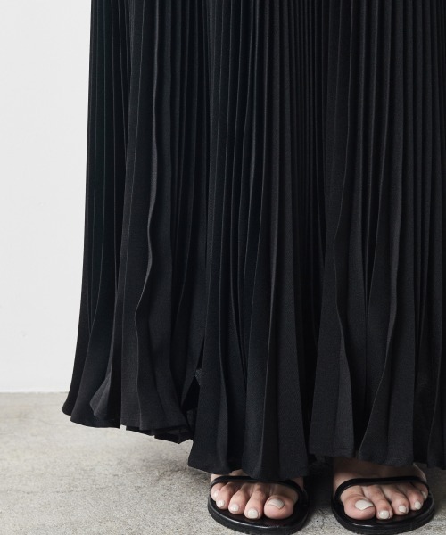 CHIC STYLE(シックスタイル)の「 プリーツマキシスカート <大きいサイズ有>シックスタイル(スカート・レディース・ブラック/ベージュ・L/3L/4L/5L/M/LL)」の21枚目の写真