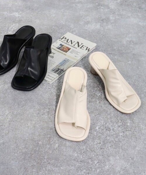 fredy emue（フレディエミュ）の「ストレッチフィットヒールサンダル（サンダル・レディース・ブラック/キナリ・M/L/S）」の5枚目の写真