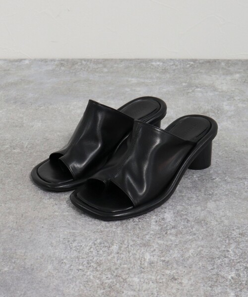 fredy emue（フレディエミュ）の「ストレッチフィットヒールサンダル（サンダル・レディース・ブラック/キナリ・M/L/S）」の6枚目の写真