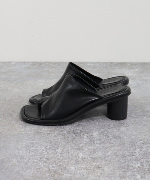 fredy emue（フレディエミュ）の「ストレッチフィットヒールサンダル（サンダル・レディース・ブラック/キナリ・M/L/S）」の7枚目の写真