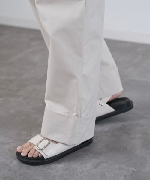 Reurie'(レウリィ)の「ダブルベルトフラットサンダル / double belt flat sandal(サンダル・レディース・ブラック/アイボリー・23.0cm/24.0cm/23.5cm/24.5cm)」の12枚目の写真