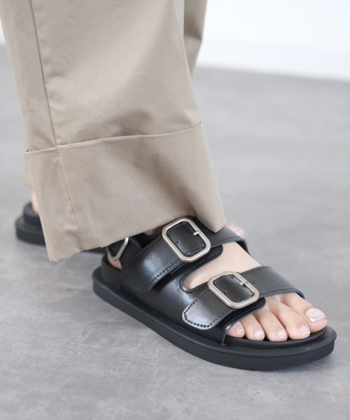 Reurie'(レウリィ)の「ダブルベルトフラットサンダル / double belt flat sandal(サンダル・レディース・ブラック/アイボリー・23.0cm/24.0cm/23.5cm/24.5cm)」の5枚目の写真