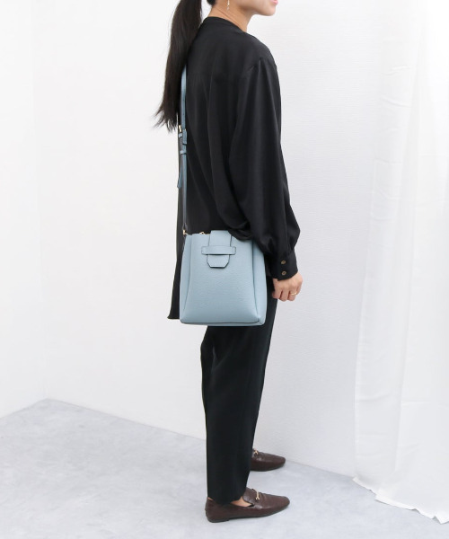 cache cache(カシュ カシュ)の「カシュカシュ cachecache / 3つ口縦型ショルダーバッグ(ショルダーバッグ・レディース・アイボリー/マスタード/ブルー/ベージュ系その他/ブラック/シルバー・FREE)」の20枚目の写真