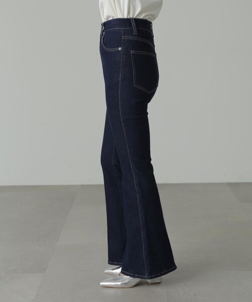 FREE'S MART（フリーズマート）の「◇【高身長Lサイズ追加！】【累計販売3万本突破！選べる5色】【4サイズ展開XS-L] 内スリットベルボトムデニムパンツ【低身長サイズ有】【高身長サイズ有】【動画有】（デニムパンツ・レディース・ブラック系その他/ワンウォッシュ/ライトインディゴブルー/ホワイト/ブルー系その他2/ブラック系その他2・X-SMALL/SMALL/MEDIUM/LARGE）」の13枚目の写真