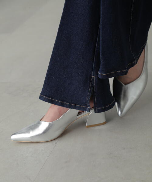 FREE'S MART（フリーズマート）の「◇【高身長Lサイズ追加！】【累計販売3万本突破！選べる5色】【4サイズ展開XS-L] 内スリットベルボトムデニムパンツ【低身長サイズ有】【高身長サイズ有】【動画有】（デニムパンツ・レディース・ブラック系その他/ワンウォッシュ/ライトインディゴブルー/ホワイト/ブルー系その他2/ブラック系その他2・X-SMALL/SMALL/MEDIUM/LARGE）」の11枚目の写真