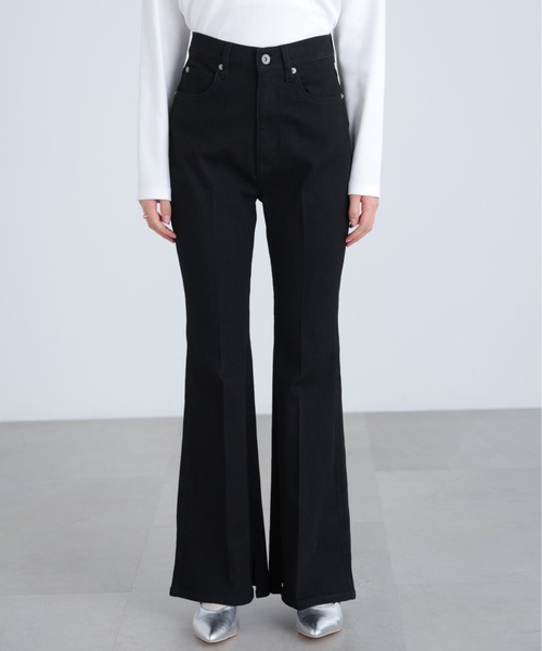 FREE'S MART（フリーズマート）の「◇【高身長Lサイズ追加！】【累計販売3万本突破！選べる5色】【4サイズ展開XS-L] 内スリットベルボトムデニムパンツ【低身長サイズ有】【高身長サイズ有】【動画有】（デニムパンツ・レディース・ブラック系その他/ワンウォッシュ/ライトインディゴブルー/ホワイト系その他/ブルー系その他2/ブラック系その他2/ブラック・X-SMALL/SMALL/MEDIUM/LARGE）」の3枚目の写真