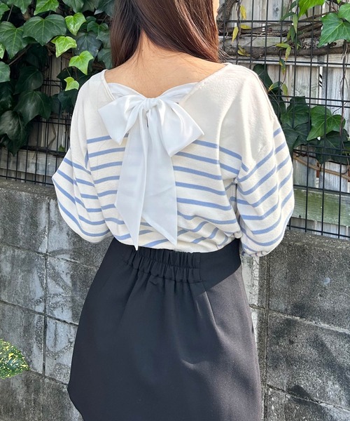 INGNI(イング)の「Backリボンボーダーニット(ニット/セーター・レディース・ブラック×ホワイト/ホワイト×ブルー/ホワイト×ブラック・M)」の4枚目の写真