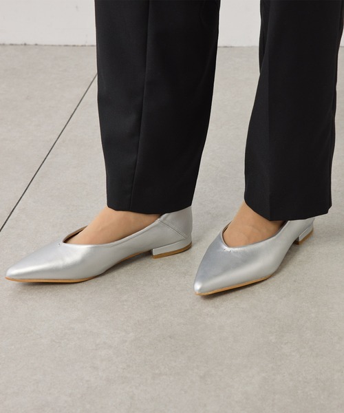 PUAL CE CIN（ピュアルセシン）の「ポインテッドトゥ　Vカットパンプス（パンプス・レディース・シルバー/ブラック・S/M/L）」の17枚目の写真