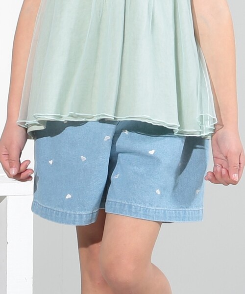 SHOO・LA・RUE（シューラルー）の「◆【110-140cm】ハート刺繍ショートパンツ（その他パンツ・キッズ・ブラック/ライトベージュ/サックスブルー・11/12/13/14）」の3枚目の写真