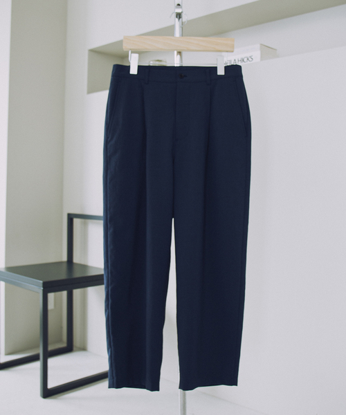 JOURNAL STANDARD（ジャーナルスタンダード）の「”吸水速乾 / 接触冷感” EVALET ストレッチ ウォッシャブル 1タックテーパードパンツ（スラックス・メンズ・ブラック系その他/ベージュ/ダークブルー・SMALL/MEDIUM/LARGE）」の3枚目の写真
