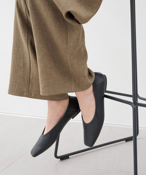 LOWRYS FARM（ローリーズファーム）の「フワットシューズ　100494（パンプス・レディース・シルバー/アイボリー/ブラック・MEDIUM/LARGE）」の2枚目の写真