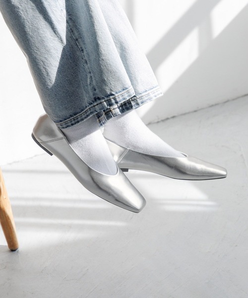 LOWRYS FARM（ローリーズファーム）の「フワットシューズ　100494（パンプス・レディース・シルバー/アイボリー/ブラック・MEDIUM/LARGE）」の4枚目の写真