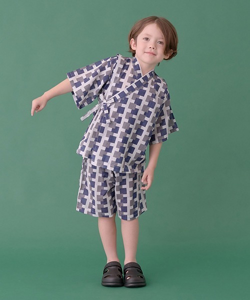 b・ROOM（ビールーム）の「ゆったりシルエットで着やすい甚平（浴衣・キッズ・ライトグレー/グレイッシュブルー/ネイビー/ブラック・100cm/130cm/120cm/110cm）」の3枚目の写真