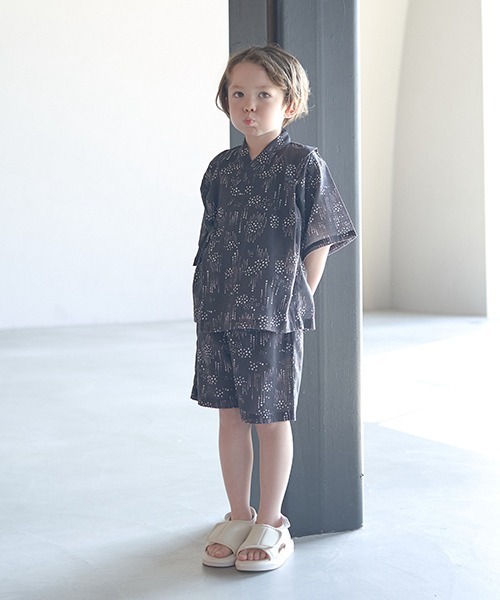 b・ROOM（ビールーム）の「ゆったりシルエットで着やすい甚平（浴衣・キッズ・ライトグレー/グレイッシュブルー/ネイビー/ブラック・100cm/130cm/120cm/110cm）」の2枚目の写真