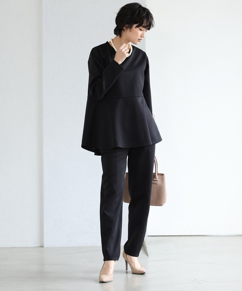 itto...（イット）の「ペプラムトップス＆テーパードパンツ2点セットアップ（セットアップ・レディース・モカ/ブラック/ライトベージュ・L-XL/M-L）」の2枚目の写真