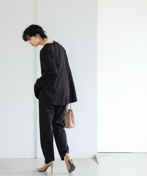 itto...（イット）の「ペプラムトップス＆テーパードパンツ2点セットアップ（セットアップ・レディース・モカ/ブラック/ライトベージュ・L-XL/M-L）」の5枚目の写真