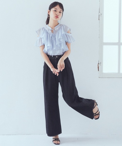 earth music&ecology（アースミュージックアンドエコロジー）の「タックホックデニムパンツ（デニムパンツ・レディース・ライトインディゴブルー/ブラック・S/M）」の10枚目の写真