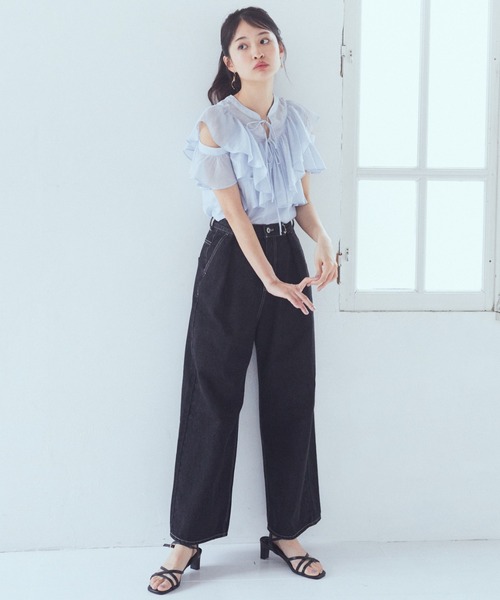 earth music&ecology（アースミュージックアンドエコロジー）の「タックホックデニムパンツ（デニムパンツ・レディース・ライトインディゴブルー/ブラック・S/M）」の11枚目の写真