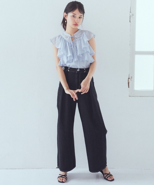 earth music&ecology（アースミュージックアンドエコロジー）の「タックホックデニムパンツ（デニムパンツ・レディース・ライトインディゴブルー/ブラック・S/M）」の14枚目の写真