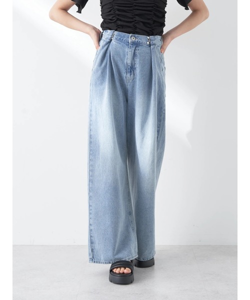 earth music&ecology（アースミュージックアンドエコロジー）の「タックホックデニムパンツ（デニムパンツ・レディース・ライトインディゴブルー/ブラック・S/M）」の5枚目の写真