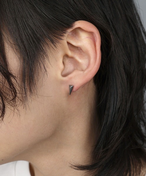 トライアングル バーベル ボディピアス 16G (片耳用) / サージカル