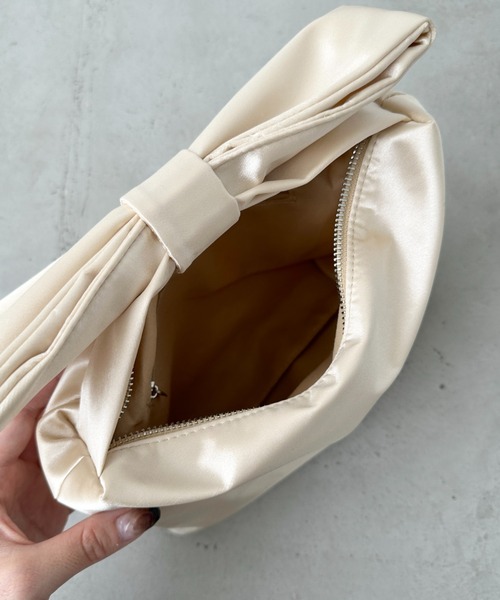 CLEA(クレア)の「リボンモチーフ スクエアハンドバッグ(ハンドバッグ・レディース・ブラック/ゴールド/ブラック系その他/ホワイト系その他・FREE)」の15枚目の写真