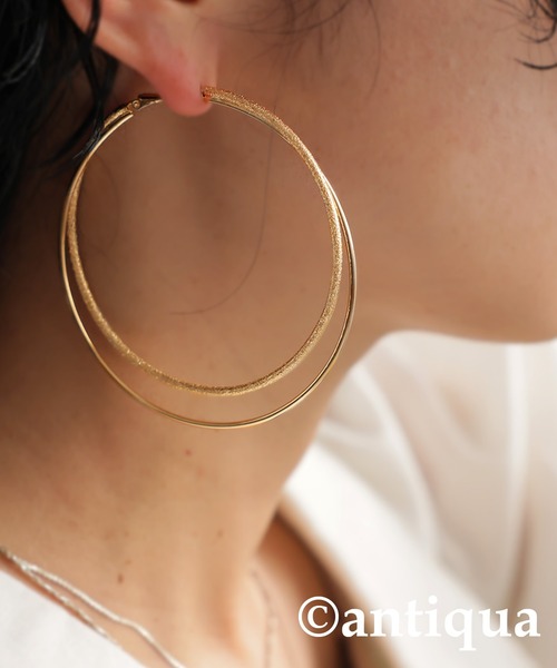 antiqua(アンティカ)の「ダブルリングピアス(ピアス(両耳用)・レディース・シルバー/ゴールド・FREE)」の2枚目の写真