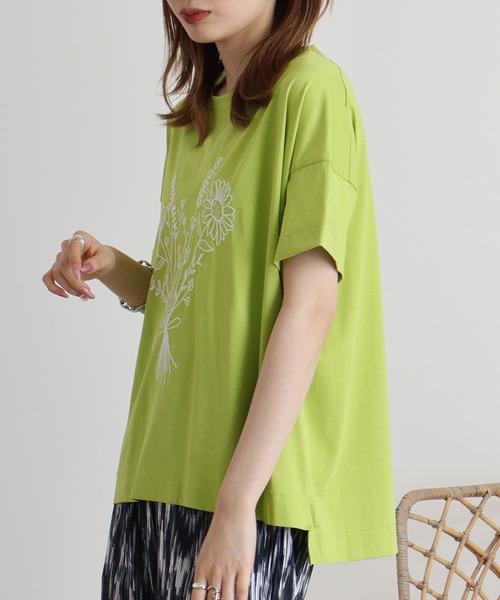 BRODIAEA(ブローディア)の「BRODIAEA フラワーブーケ刺繍Tシャツ(Tシャツ/カットソー・レディース・ライム/グリーン/ブラック/サーモンピンク・40)」の12枚目の写真