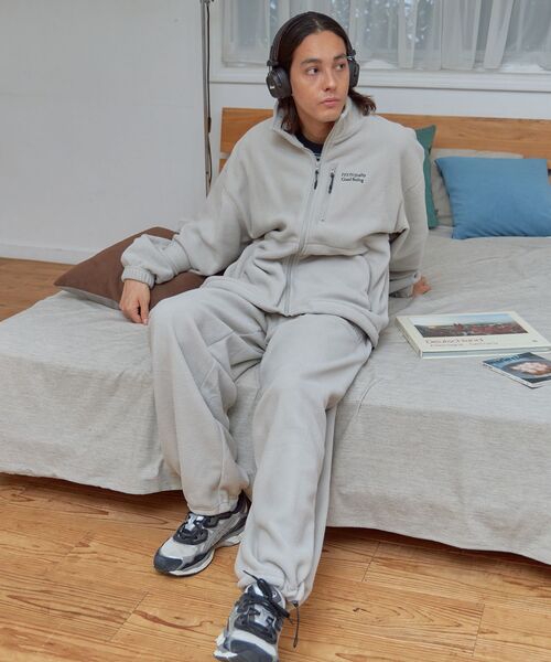 FFEIN(フェイン)の「【FFEIN(フェイン)】ワンポイントフリースジャケット / 刺繍 オーバーサイズ ドローコード ジップ(ブルゾン・メンズ・ネイビー/ブラック/オフホワイト/グレー・LARGE/MEDIUM/SMALL)」の7枚目の写真