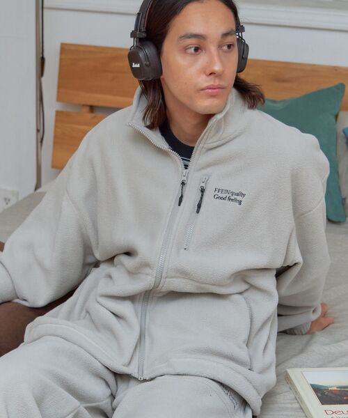 FFEIN(フェイン)の「【FFEIN(フェイン)】ワンポイントフリースジャケット / 刺繍 オーバーサイズ ドローコード ジップ(ブルゾン・メンズ・ネイビー/ブラック/オフホワイト/グレー・LARGE/MEDIUM/SMALL)」の8枚目の写真