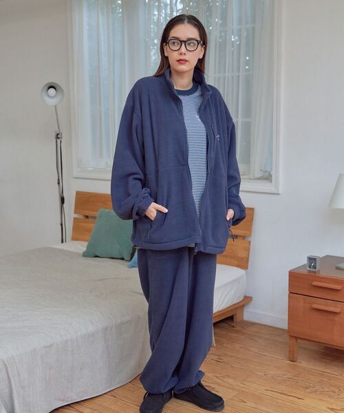 FFEIN(フェイン)の「【FFEIN(フェイン)】ワンポイントフリースジャケット / 刺繍 オーバーサイズ ドローコード ジップ(ブルゾン・メンズ・ネイビー/ブラック/オフホワイト/グレー・LARGE/MEDIUM/SMALL)」の13枚目の写真