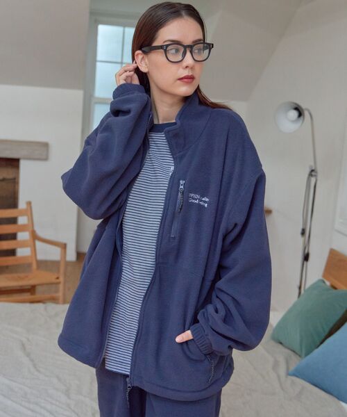 FFEIN(フェイン)の「【FFEIN(フェイン)】ワンポイントフリースジャケット / 刺繍 オーバーサイズ ドローコード ジップ(ブルゾン・メンズ・ネイビー/ブラック/オフホワイト/グレー・LARGE/MEDIUM/SMALL)」の15枚目の写真