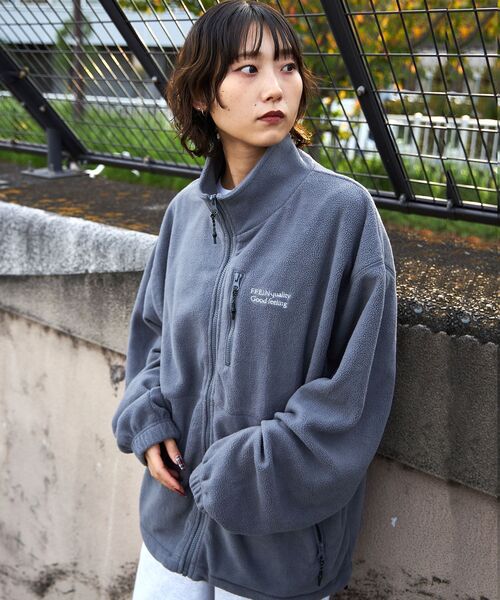 FFEIN(フェイン)の「【FFEIN(フェイン)】ワンポイントフリースジャケット / 刺繍 オーバーサイズ ドローコード ジップ(ブルゾン・メンズ・ネイビー/ブラック/オフホワイト/グレー・LARGE/MEDIUM/SMALL)」の20枚目の写真