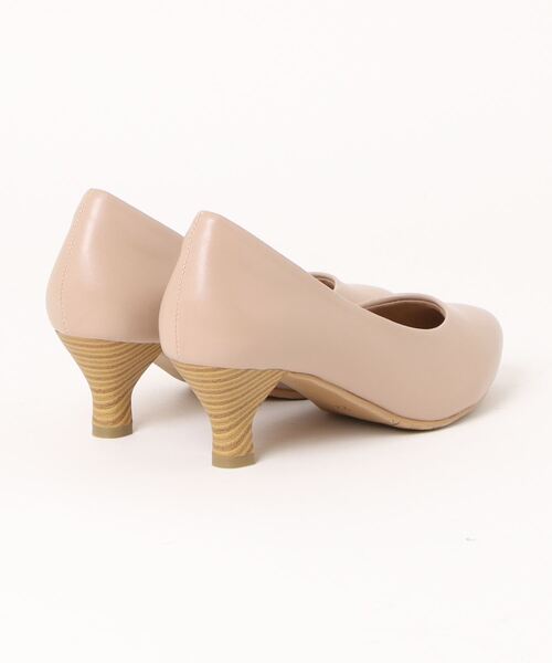 a.v.v（アーヴェヴェ）の「a.v.v / プレーンデザイン 美脚パンプス（パンプス・レディース・ブラック系その他/ベージュ・22.5cm/23.0cm/23.5cm/24.0cm/24.5cm）」の3枚目の写真
