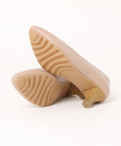 a.v.v（アーヴェヴェ）の「a.v.v / プレーンデザイン 美脚パンプス（パンプス・レディース・ブラック系その他/ベージュ・22.5cm/23.0cm/23.5cm/24.0cm/24.5cm）」の4枚目の写真