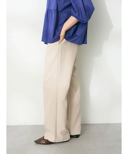 CRAFT STANDARD BOUTIQUE(クラフトスタンダードブティック)の「ふくれジャカードパンツ(スラックス・レディース・キャメル/ブラック/グレイッシュベージュ・FREE)」の6枚目の写真