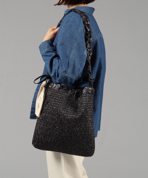 niko and...（ニコアンド）の「オリジナルギャザーフリルショルダーバッグ（ショルダーバッグ・レディース・ブラック/アイボリー/チェック・0）」の4枚目の写真