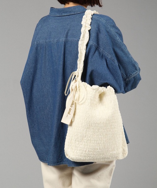 niko and...（ニコアンド）の「オリジナルギャザーフリルショルダーバッグ（ショルダーバッグ・レディース・ブラック/アイボリー/チェック・0）」の5枚目の写真