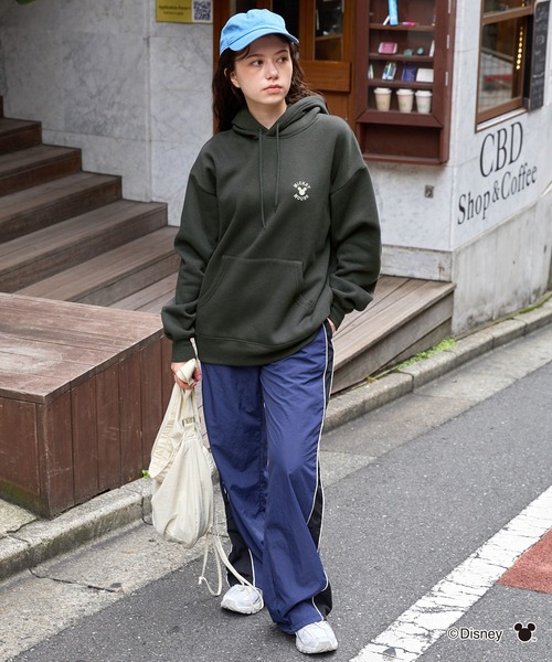 Disney（ディズニー）の「【Disney】別注 ミッキーマウス オールドグラフィックバックプリントパーカー（パーカー・レディース・モカ/ブラック系/スミクロ/オートミール/アイボリー系・M/L）」の18枚目の写真