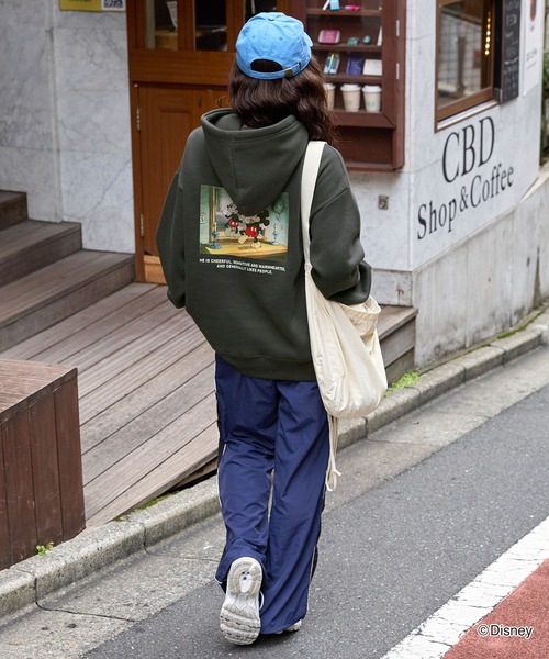 Disney（ディズニー）の「【Disney】別注 ミッキーマウス オールドグラフィックバックプリントパーカー（パーカー・レディース・モカ/ブラック系/スミクロ/オートミール/アイボリー系・M/L）」の19枚目の写真