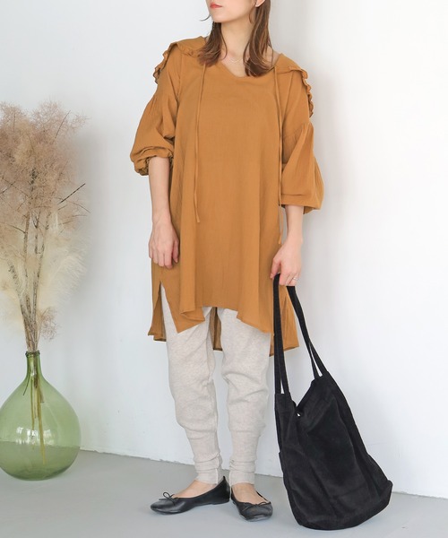 Crisp（クリスプ）の「フリルカラースキッパーロングチュニック（シャツ/ブラウス・レディース・ブラウン/アイボリー・FREE）」の3枚目の写真