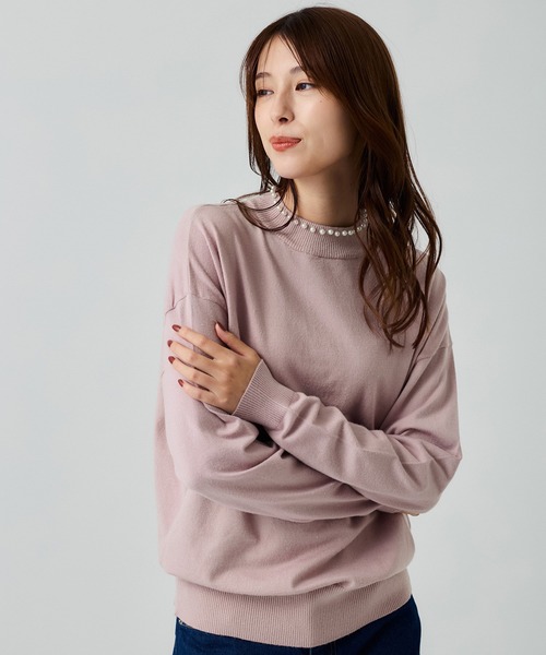 Jayro(ジャイロ)の「パール付きボトルネック プルオーバー(Tシャツ/カットソー・レディース・ピンク/ブルー/ホワイト系その他/ブラック・M)」の1枚目の写真