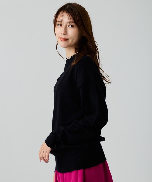 Jayro(ジャイロ)の「パール付きボトルネック プルオーバー(Tシャツ/カットソー・レディース・ピンク/ブルー/ホワイト系その他/ブラック・M)」の8枚目の写真
