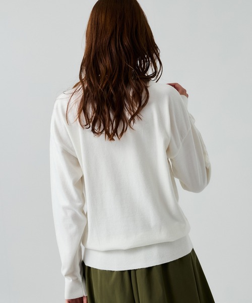 Jayro(ジャイロ)の「パール付きボトルネック プルオーバー(Tシャツ/カットソー・レディース・ピンク/ブルー/ホワイト系その他/ブラック・M)」の15枚目の写真