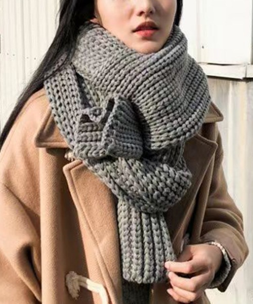 TONE SELECT GOODS(トーンセレクトグッズ)の「【urge select】リブ編み 無地 ローゲージ ニットマフラー(マフラー・レディース・ブラック/オフホワイト/グレー/ブラウン/レッド/イエロー/ピンク・FREE)」の4枚目の写真