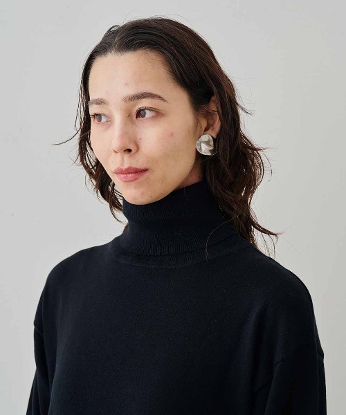 MEDE19F 異素材ドッキングタートルネックワンピース