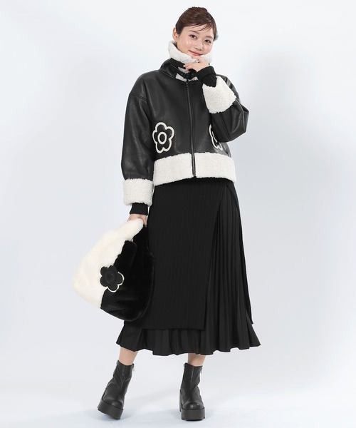 【未使用級】MARY QUANT デイジーパッチスムースファー トートブラック MARY QUANT（マリークワント）の「デイジーパッチスムースファー