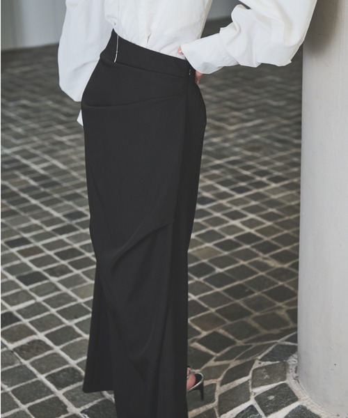 AIC.（エーアイシー）の「ドレープロングスカート（スカート・レディース・ブラウン/ネイビー/ブラック/アイボリー・FREE）」の6枚目の写真